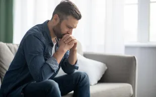 خبيرة تنصح بهذه العادة لحماية صحة الرجال خلال فصل الصيف