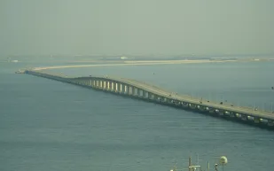 تعرف على إجراءات السفر الجديدة عبر جسر الملك فهد