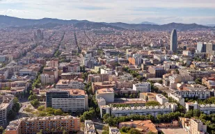 بمسدسات المياه.. آلاف المتظاهرين الإسبان يطالبون برحيل السياح عن بلادهم (فيديو)