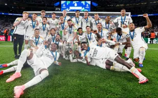 ريال مدريد يصبح أول نادي كرة قدم تتجاوز إيراداته مليار يورو