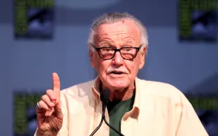 من الحضيض إلى القمة: قصص نجاح ملهمة لنجوم واجهوا الإفلاس