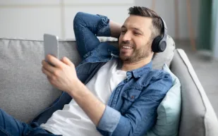 لماذا نشعر بالسعادة عند سماع الموسيقى؟