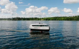 "نيوم" تعزز الاستدامة بأسطول من السفن الكهربائية الشراعية 