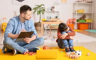هل "الأبوة المتأخرة" تؤثر على صحة الأطفال؟ دراسة حديثة تجيب