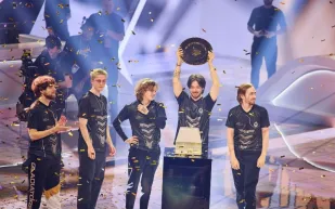 في موسمه الجديد.. "روشن" يكرم كأس العالم للرياضات الإلكترونية 