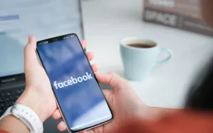 ما السبب وراء تغير شكل أيقونة "فيس بوك"؟