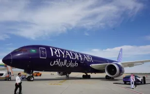 "طيران الرياض" تطلق أول حافلاتها الكهربائية