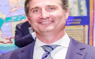 الرئيس التنفيذي الجديد لـ"ستاربكس" يسافر ألف ميل لمقر عمله.. ما السر؟