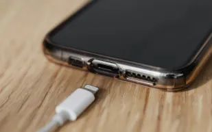 ثورة في الطاقة: مولد نانوي يحول حركتك إلى كهرباء