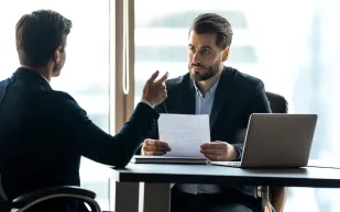 قبل وقفه عن العمل.. كيف تتعامل مع الموظف السيكوباتي؟