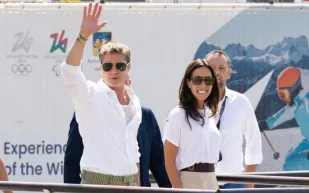 هل حاول براد بيت وصديقته تجنب أنجلينا في مهرجان فينيسيا؟ (فيديو)