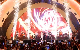 عمرو دياب يوثق أجواء حفله في مدينة العلا (صور)