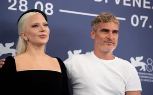 مهرجان "فينيسيا" في يومه السابع .. تصدر نجوم  Joker: Folie à Deux  و"السيد رامبو" 