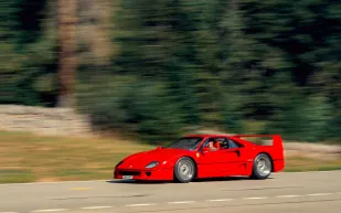 سيارة "Ferrari F40" موديل 1989 للبيع في مزاد مقابل مليوني إسترليني