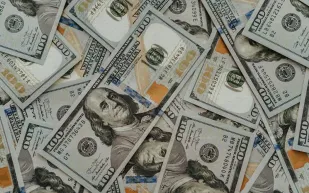 على غرار "إيلون ماسك".. 3 سيدات يتنافسن على لقب أول تريليونيرة