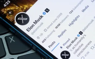 قد تفتح باباً لا ينغلق.. موظف سابق في منصة X يكسب دعوى قضائية ضد مالكها