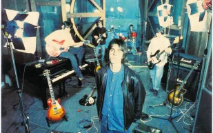 بيع جيتار أحد أعضاء فرقة "أويسيس" بـأكثر من 172 ألف دولار