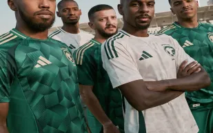 مستوحيان من نيوم والنمر العربي.. المنتخب السعودي يعلن عن قميصيه للموسم الجديد
