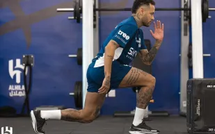  "نيمار" ينتقد تقييمات لعبة "FC25" لنجوم فريقه