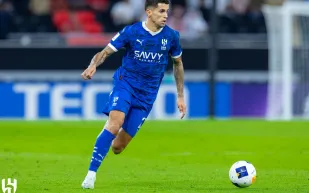 "جواو كانسيلو" بالزي السعودي احتفالاً بهدفه الأول