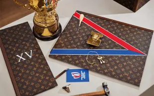 بتوقيع دور الأزياء الراقية.. دفاتر الكتابة الأكثر أناقة للرجال