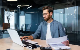 دليلك لكيفية إنقاذ نفسك وحياتك من إدمان العمل!