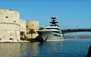 يخت Whisper للإيجار بـ1.1 مليون دولار أسبوعيًا ( فيديو)