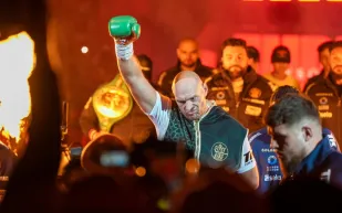 قبل النزال المرتقب في "موسم الرياض".. "فيوري" يتوعد "أوسيك" بالضربة القاضية