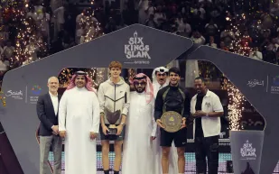"سينر" يواصل تألقه عالمياً ويتربع على عرش بطولة "The six Kings Slam"