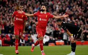 المصنف الأول عالميًّا فى الشطرنج يرحب بتحدي "محمد صلاح"!