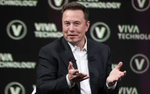 إيلون ماسك: جميع السيارات حول العالم ستصل لمرحلة القيادة الذاتية