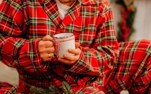 إبداعات دور الأزياء العالمية في ملابس المنزل الفاخرة للرجال