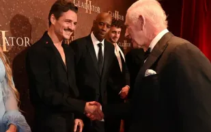 "الملك تشارلز الثالث" يشارك نجوم Gladiator II عرضهم الأول في لندن (فيديو) 