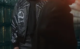 Hermès تكشف عن مجموعتها الرجالية الفاخرة لخريف وشتاء 2024 في طوكيو