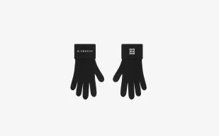 دفء استثنائي بأناقة لا تضاهى: قفازات شتاء 2025 من علامات فاخرة