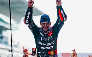 "جورجي مارتن" يتوج بلقب بطولة العالم للدراجات النارية