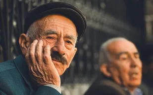 6 عناصر غذائية ضرورية لصحة كبار السن