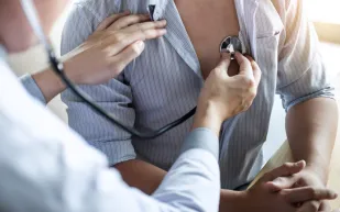 كم يبلغ معدل ضربات القلب المناسب وفقًا لعمرك؟