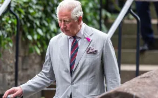 الملك تشارلز يوجه رسالة مؤثرة لهاري وويليام لإنهاء الخلافات