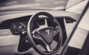 تسلا تتصدر السيارات الأكثر عرضة للحوادث المميتة في أمريكا
