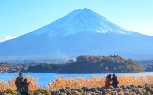 لأول مرة منذ 130 عامًا.. جبل فوجي بدون غطاء ثلجي بسبب تغيرات المناخ