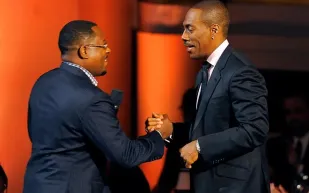 "إيدي ميرفي" و"مارتن لورانس" يعززان صداقتهما بمصاهرة (فيديو)