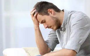 متخصصة تكشف أعماراً غير متوقعة.. متى يقرر الرجال إنهاء زيجة تعيسة؟