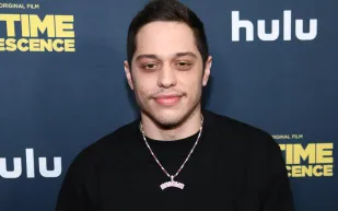 مدير إبداعي.. بيت ديفيدسون يخطو خطواته الأولى في عالم الأزياء