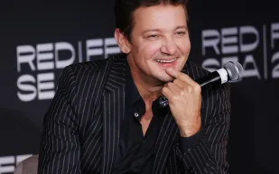 خلال جلسته الحوارية بمهرجان البحر الأحمر.. "جيريمي رينر" يصف نفسه بـ"الرجل الحديدي"!