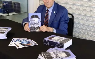 من هو الرجل الأكثر سفرًا في العالم؟