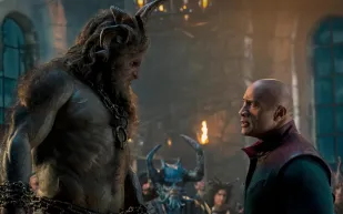 كم تقاضى "دوين جونسون" مقابل دوره في فيلم الكريسماس "Red One"؟