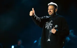 ارتداها في بطولة الجولف السعودية.. كم تبلغ قيمة سترة "محمد حماقي" المزينة بشعار المملكة؟