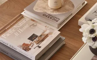 "كتب طاولة القهوة" أحدث صيحات ديكورات المنازل الفاخرة