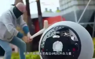 الصين تطور روبوتات للشرطة تؤدي عملها في البر والبحر (فيديو)